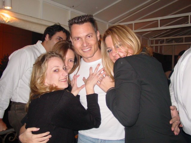 Waltinho e mulheres.JPG, 62060 bytes, 30/10/2004