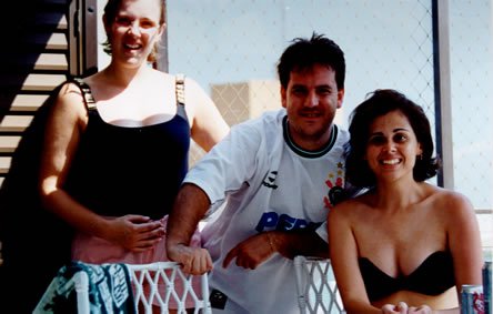 Gabi+jojo+Thays.jpg, 30992 bytes, 3/12/2001