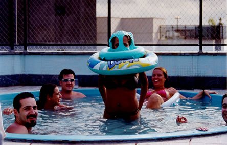 Piscina01.jpg, 39851 bytes, 3/12/2001