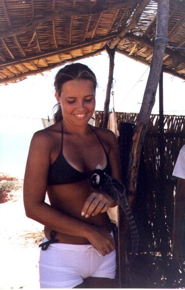 paulinha com miquinho.jpg, 65915 bytes, 25/04/01
